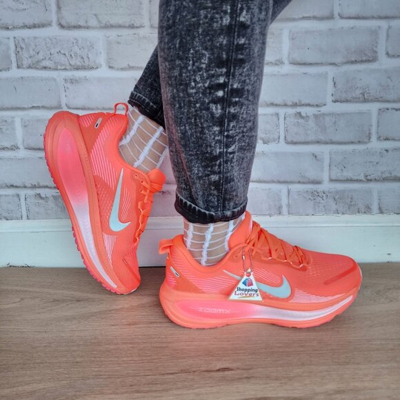 Nike ZoomX Womens Road Running Shoes Red White Sz 8 Sneaker Athletic HM6804-603 - Picture 3 of 14